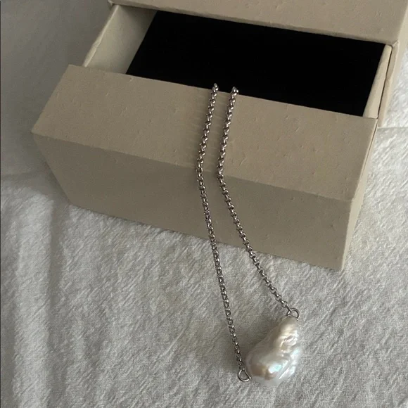 Angel Wing Baroque Pearl Necklace | Iridescent Statement - Picture 4 of 5